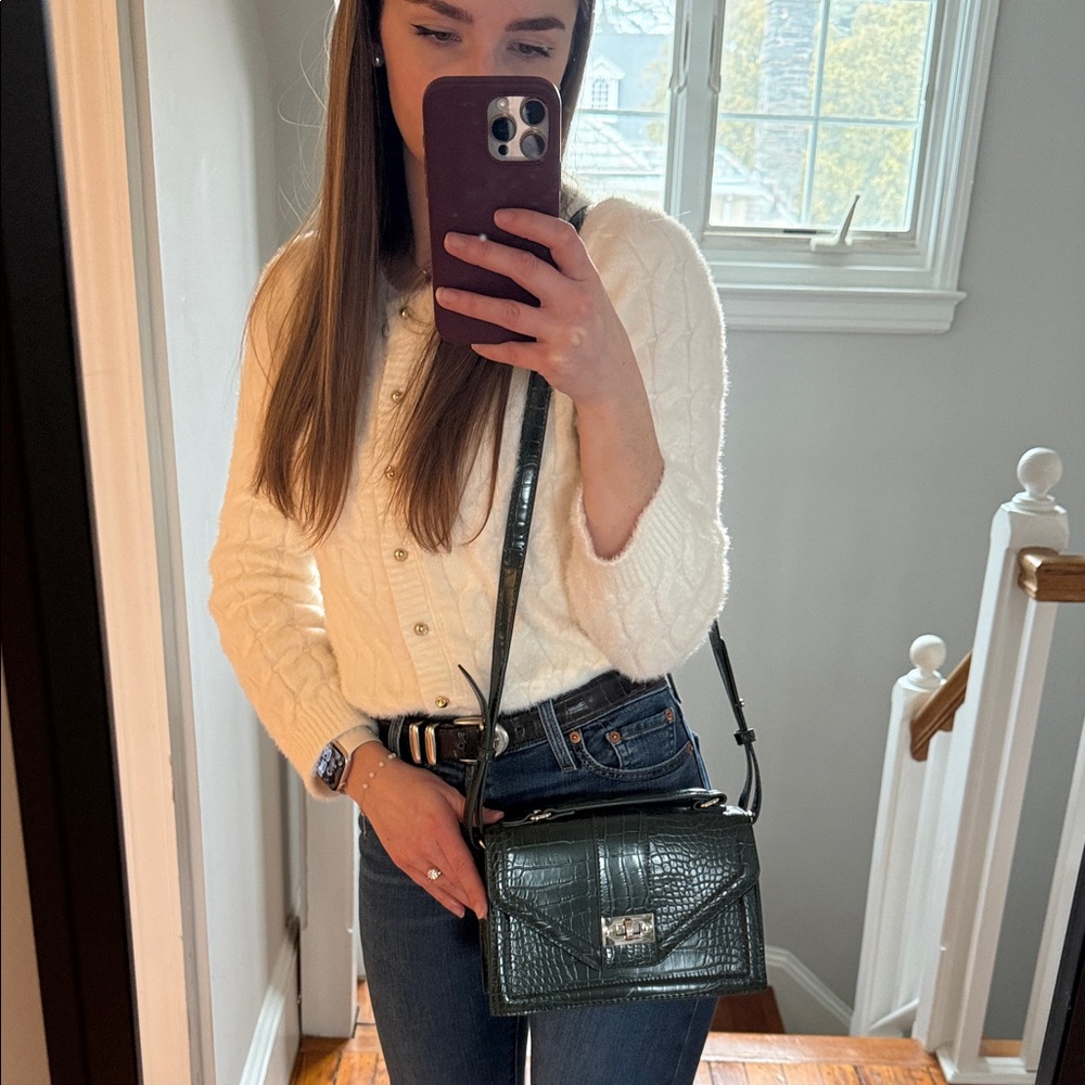 Elegant Green Crocodile-Embossed Crossbody Bag